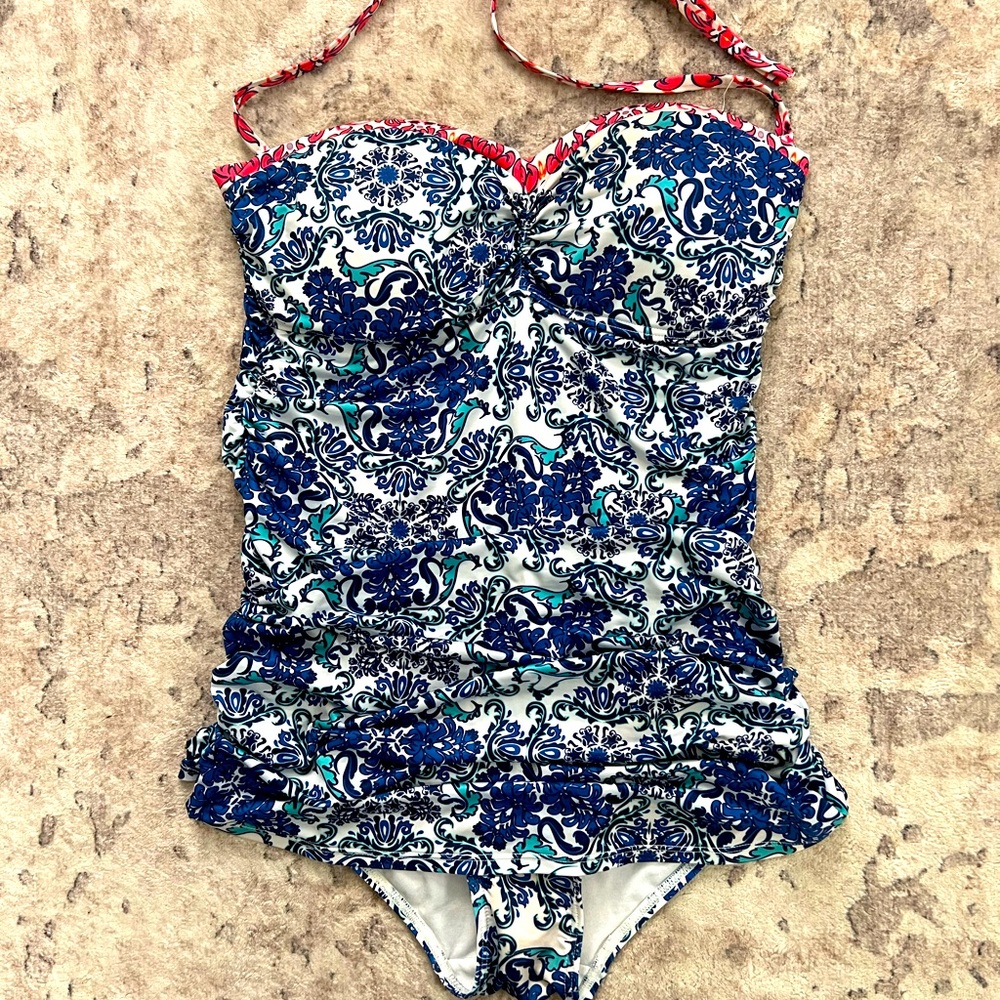 Women’s One-Piece Skirted Aqua Rose Halter/Strapless Bathing Suit. Size M
